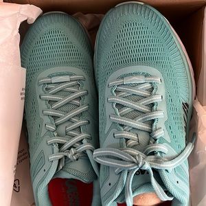 Hoka Bondi 7 Size 7.5 brand new in box, the blue really pops on these!